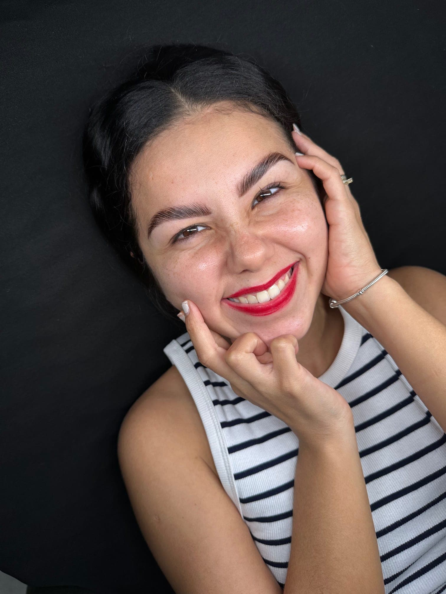 Cejas con aplicación de henna