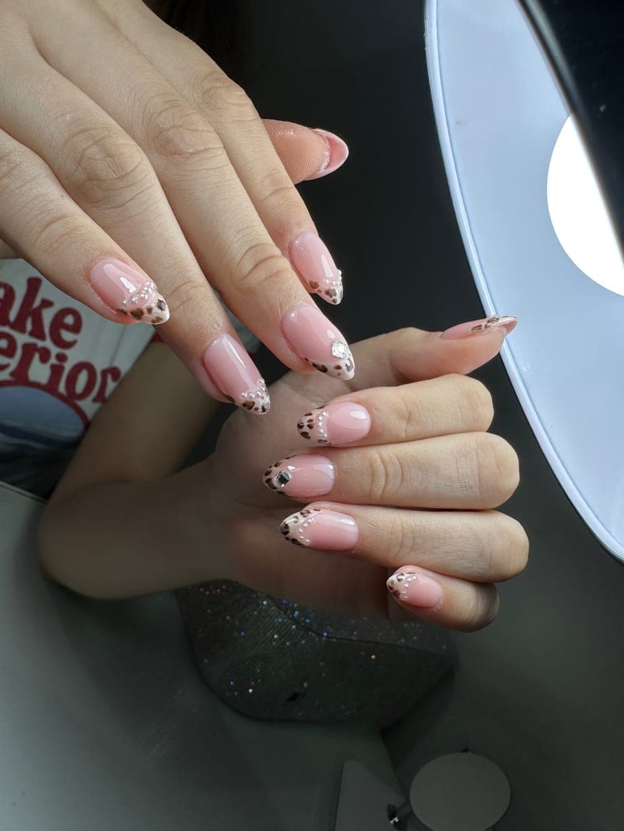 Uñas largo #2 con nail art y aplicaciones