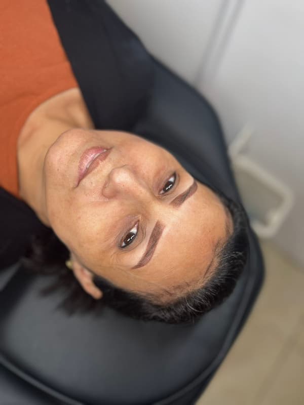Cejas con técnica de microblading pelo a pelo
