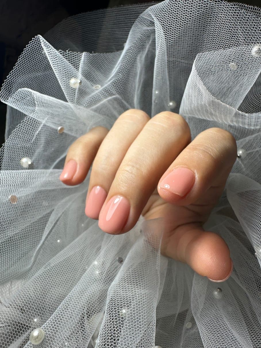 Uñas naturales reforzadas con rubber