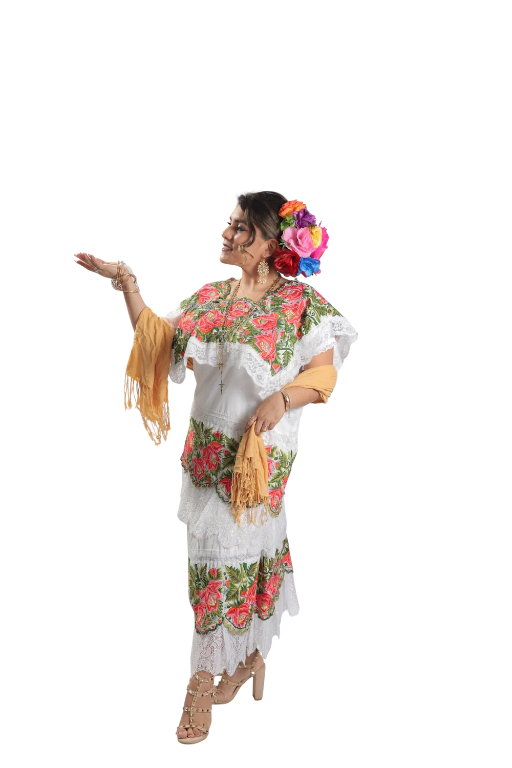 Alejandra Lugo con terno yucateco